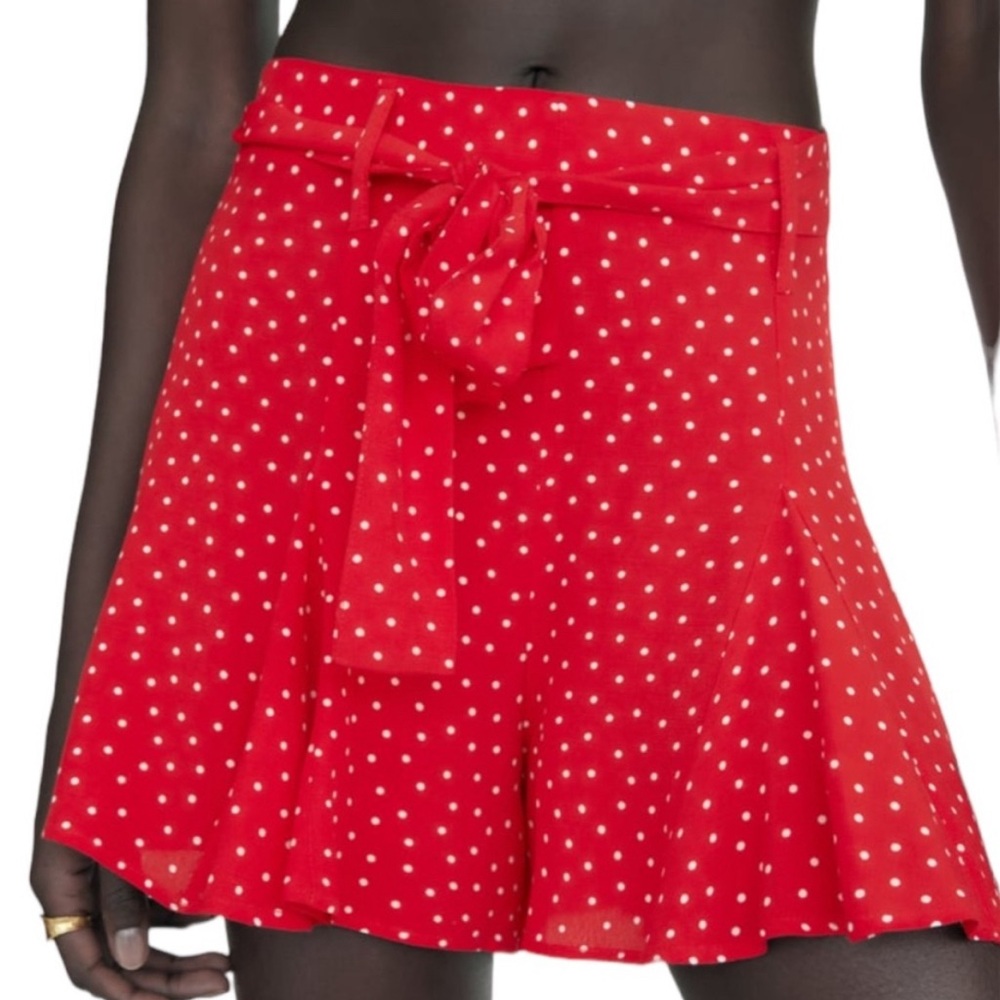 Zara Red skirt short, super comfortable and fabric with a 100%viscose